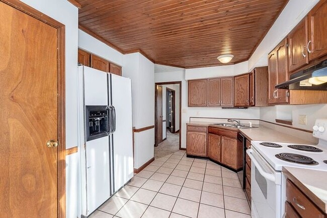 Building Photo - 3 Bedroom 2 Full Bath Ranch in Peaceful Geist Valley Estates