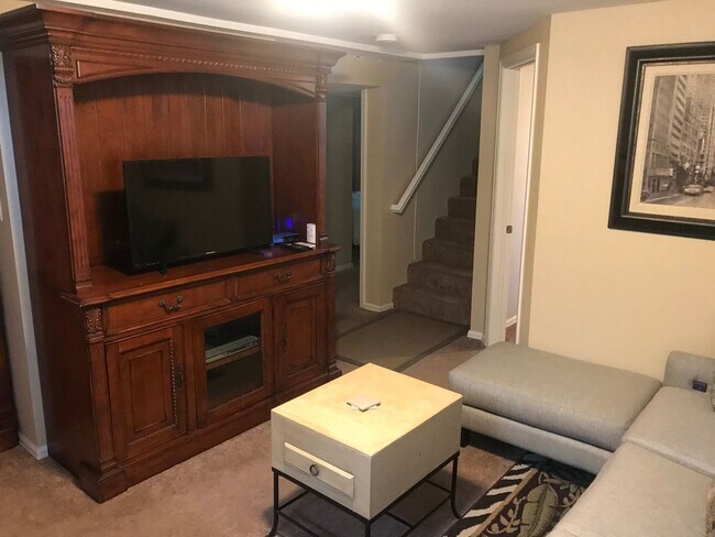 Building Photo - Reed Drive