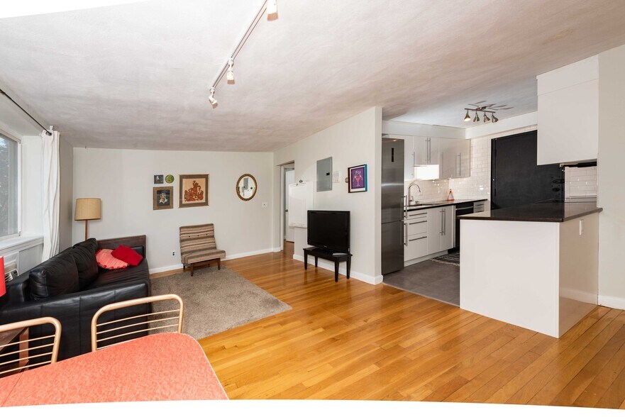 Building Photo - 135 Inman St