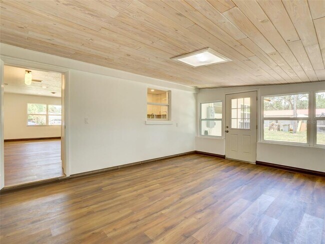 Building Photo - 305 Sunset Dr