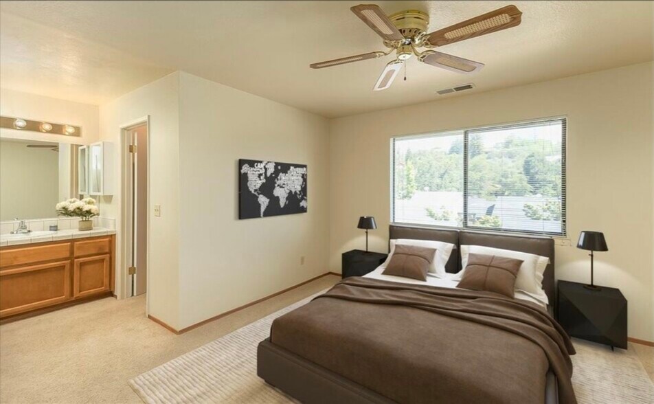 Building Photo - 786 Dorothy Way