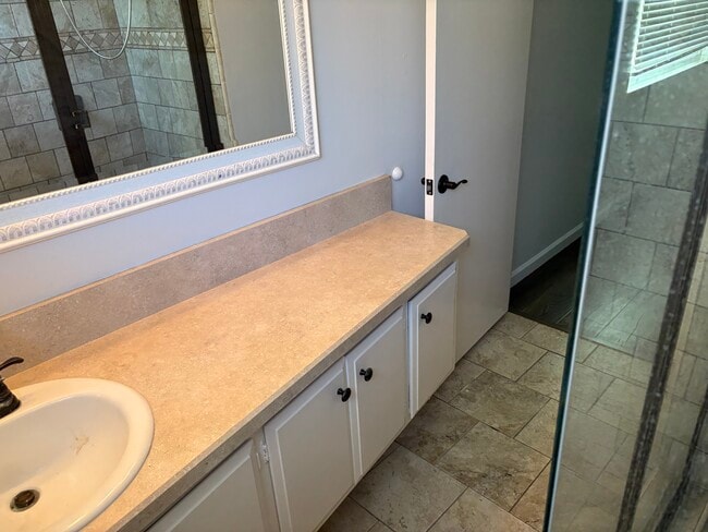 Building Photo - 359 Sylvan Dr