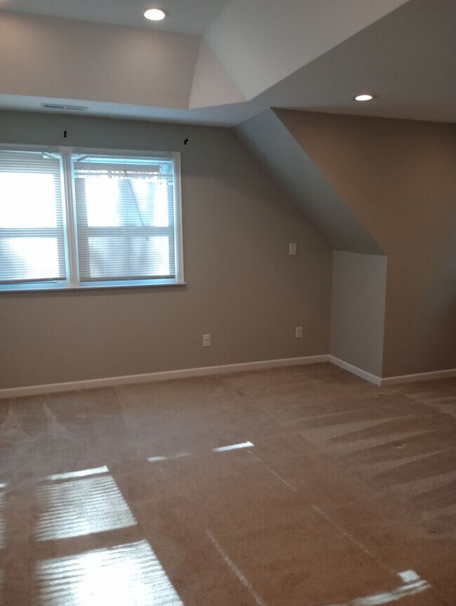 Building Photo - 3 Bedroom, 3 Bath Single Family Home for Rent