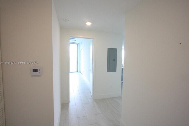 Building Photo - 2000 Metropica Wy