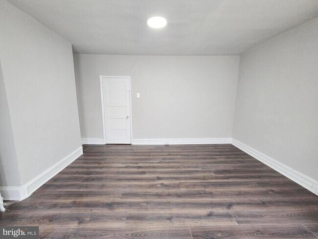 Building Photo - 925 S 59th St