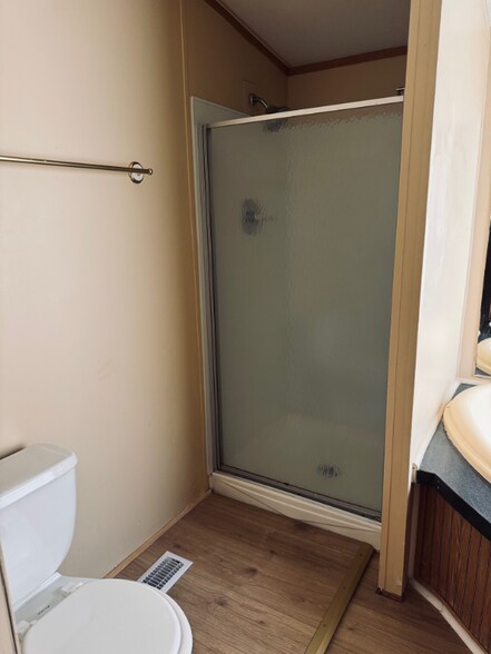 Building Photo - 6000 Clear Creek Rd