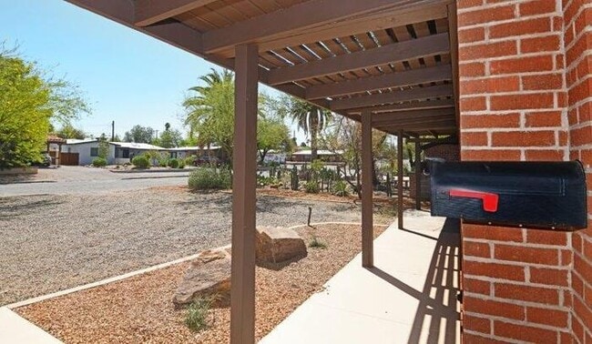 Building Photo - Charming Sam Hughes Brick Home with large ...