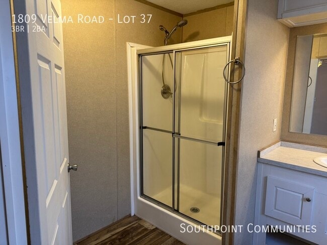 Building Photo - 1809 Velma Rd