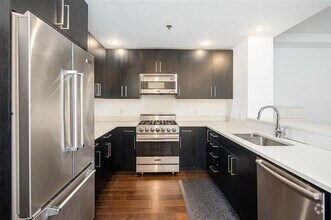 Building Photo - 1100 Maxwell Ln