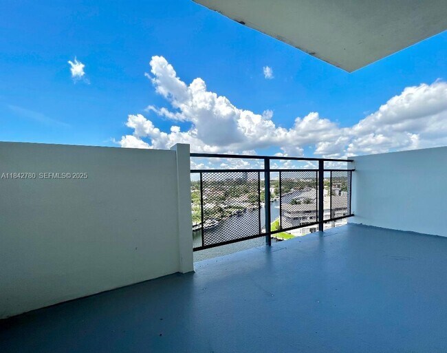 Building Photo - 401 Golden Isles Dr