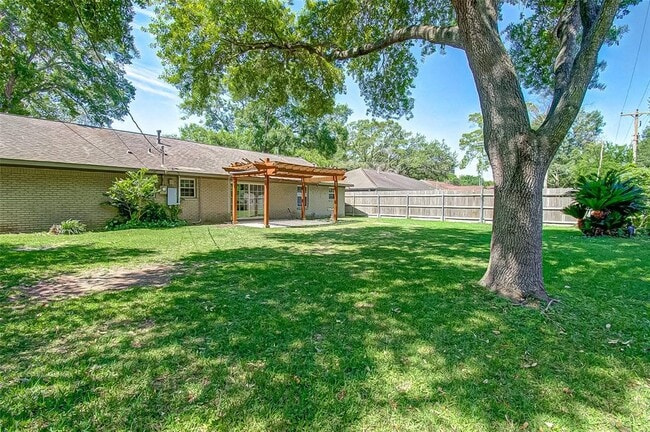 Building Photo - 9638 Meadowglen Ln