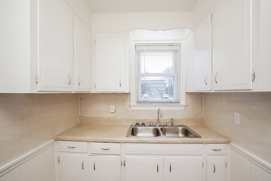 Building Photo - 1310 Venus Dr