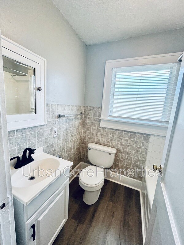 Building Photo - 1214 3rd St N