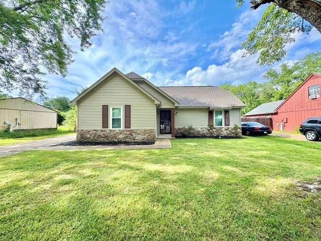 Building Photo - 3804 Walsingham Dr