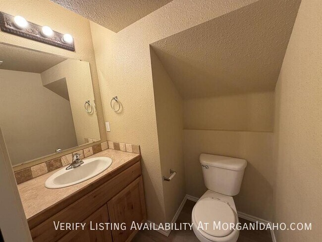 Building Photo - 6698 Poplar-