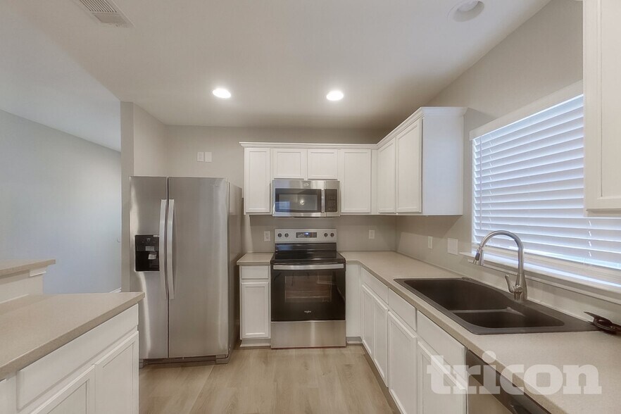 Building Photo - 206 Bison Meadow Dr