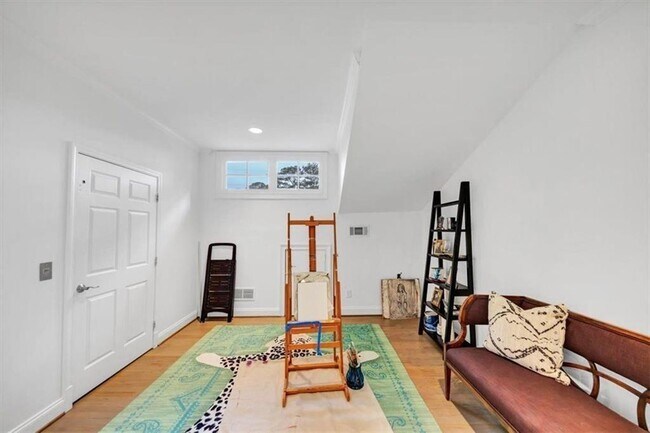 Building Photo - 4222 Rickenbacker Dr NE