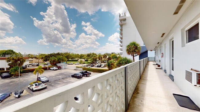 Building Photo - 13105 Ixora Ct