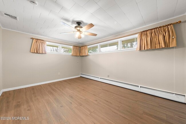 Building Photo - 14 Swan Ave