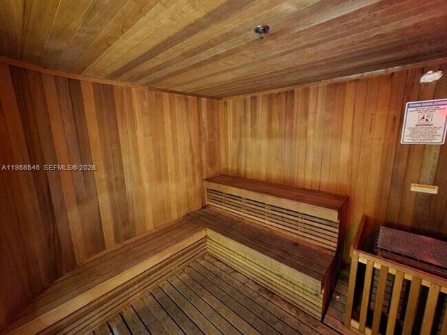 Building Photo - 501 NE 31st St