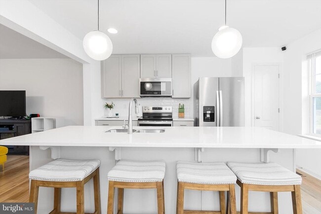 Building Photo - 18 Needle Ct