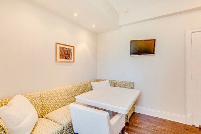 Building Photo - Exquisite 2-Bed, 2-Bath Luxury Condo in th...