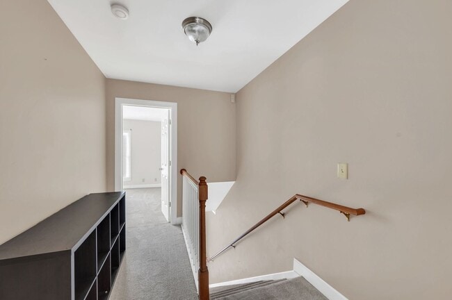 Building Photo - Awesome 2BE/2.5BA condo in Green Hills!
