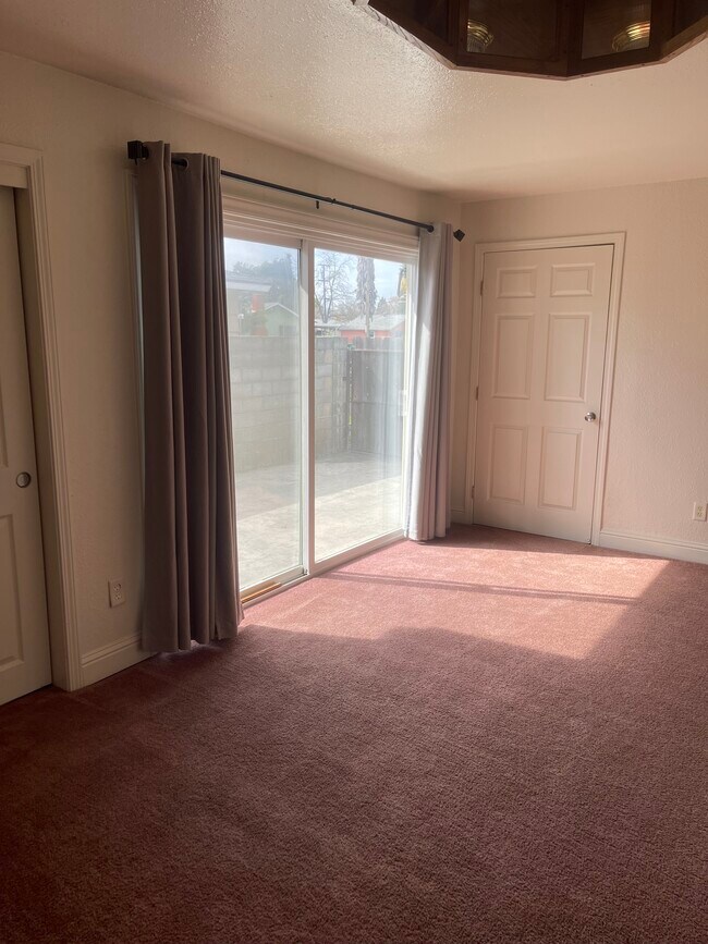 Building Photo - 817 Lake Ave