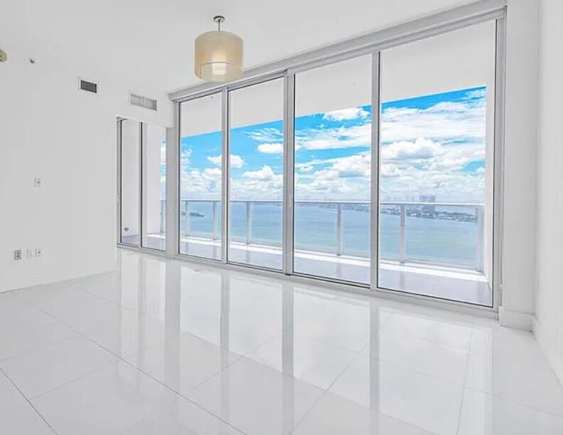 Building Photo - 2020 N Bayshore Dr