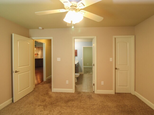 Building Photo - 4 Bedroom Home  in Athens City!