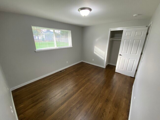 Building Photo - 309 Choker St SE