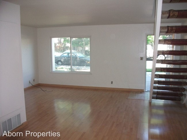 Building Photo - 3 br, 1.5 bath House - 2210 Amberwood Lane
