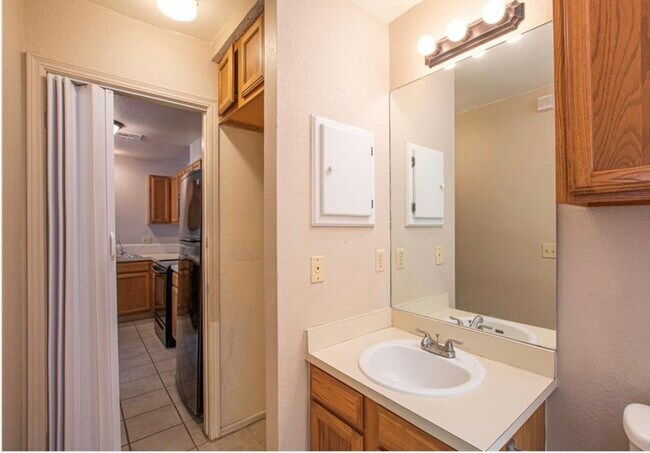 Building Photo - 9811 River Birch Dr