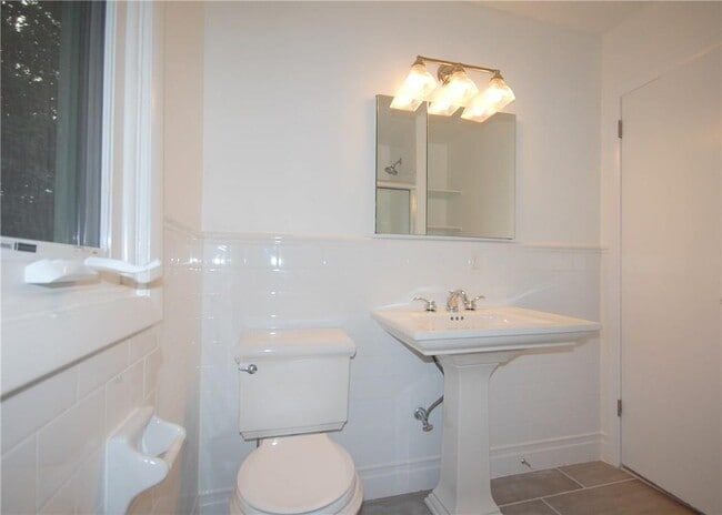 Building Photo - 891 Port Dr