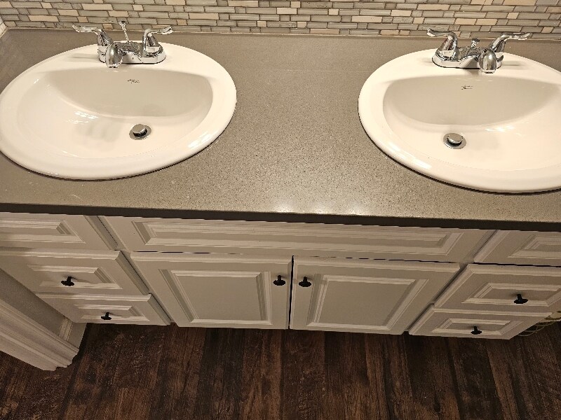 Building Photo - 905 Denise Ct SE