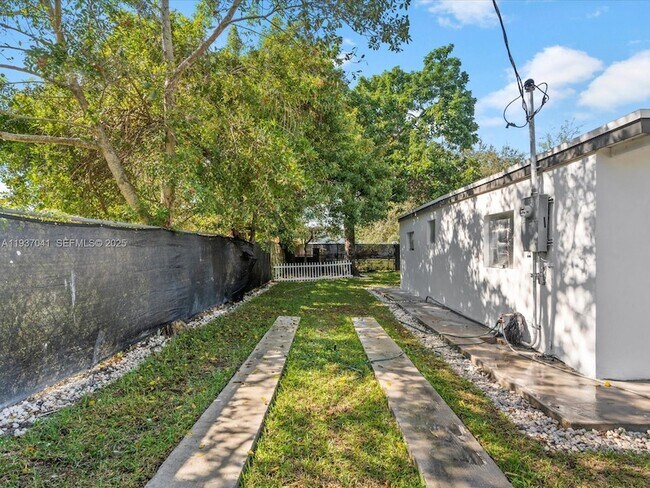 Building Photo - 6318 NW 19th Ct