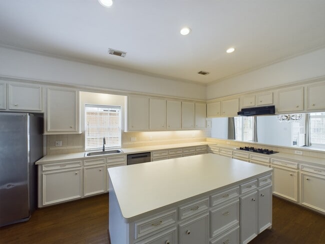 Building Photo - 5627 Winsome Ln