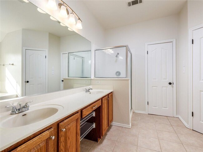 Building Photo - 1716 Ramona Cir