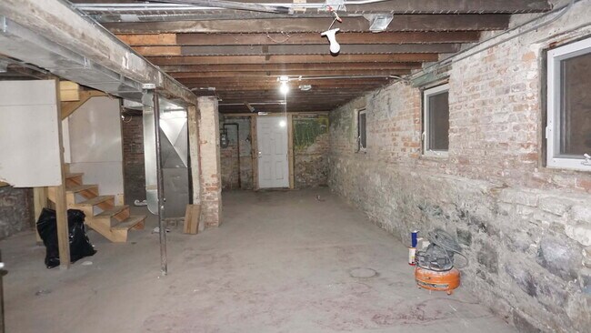 Building Photo - 7144 S Wentworth Ave