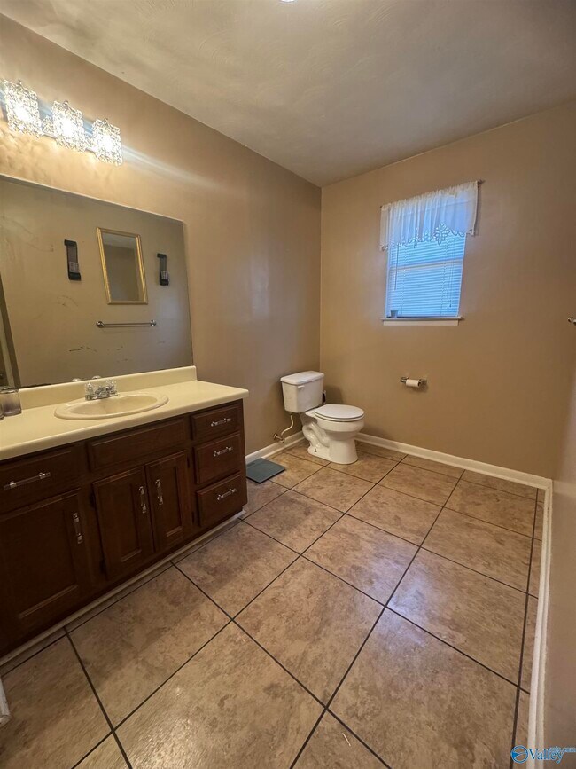 Building Photo - 117 Water Oak Ct