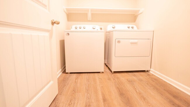 Building Photo - 5400 Greenridge Ln