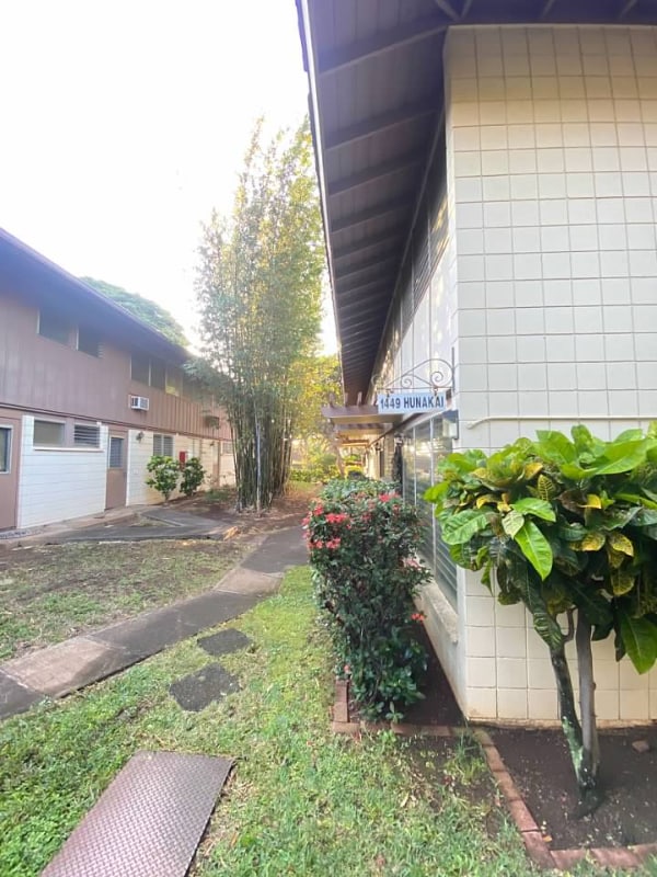 Building Photo - 1449 Hunakai St