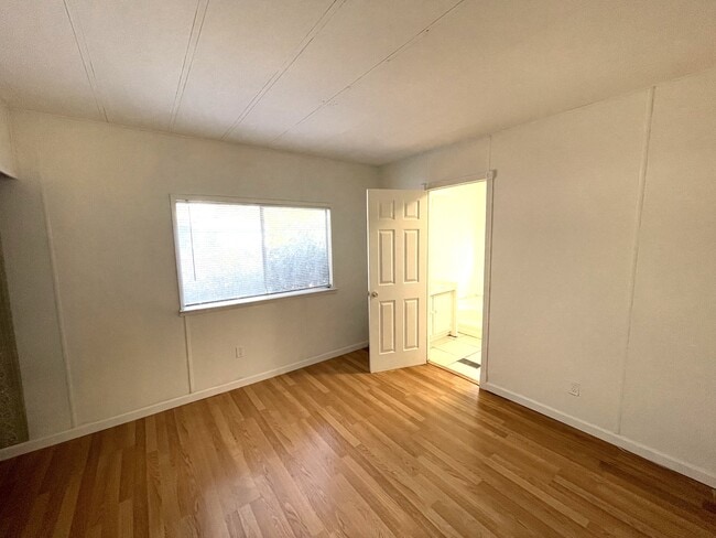 Building Photo - 9390 Lott Rd
