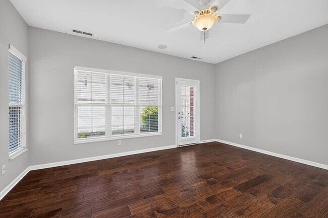 Building Photo - Unique Centennial Townhome