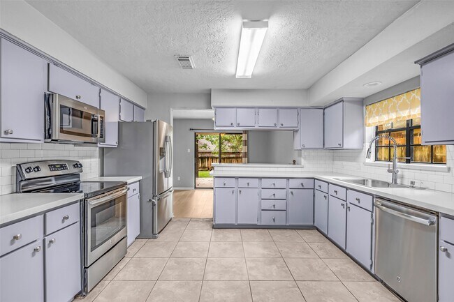 Building Photo - 12303 Longfellow Dr