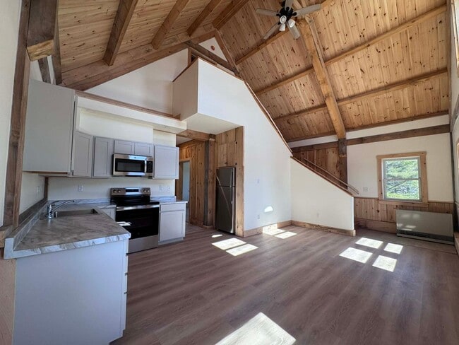 Building Photo - Meadow Woods