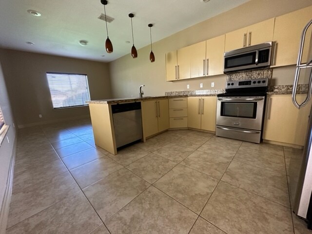 Building Photo - 3836 W Daffodil Ave