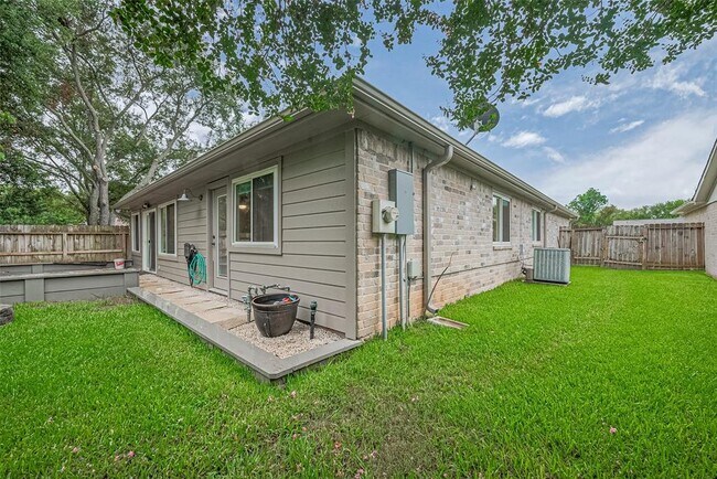 Building Photo - 3407 Hillstone Dr