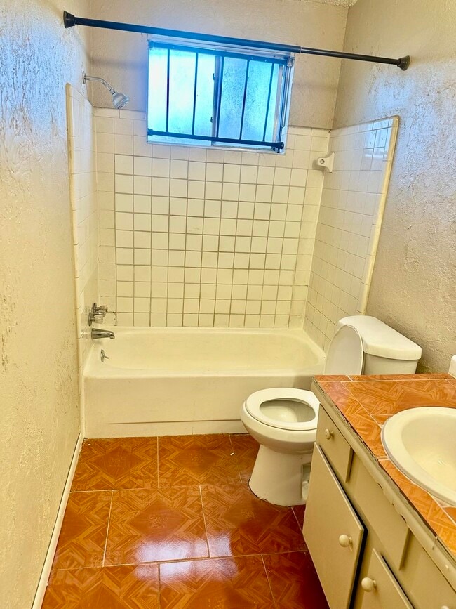 Building Photo - 15802 Kenbrook Dr