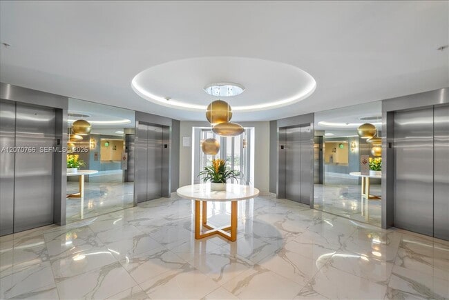 Building Photo - 10275 Collins Ave